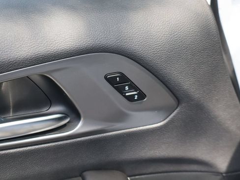 Used 2026 Chrysler Pacifica Select FWD image 9