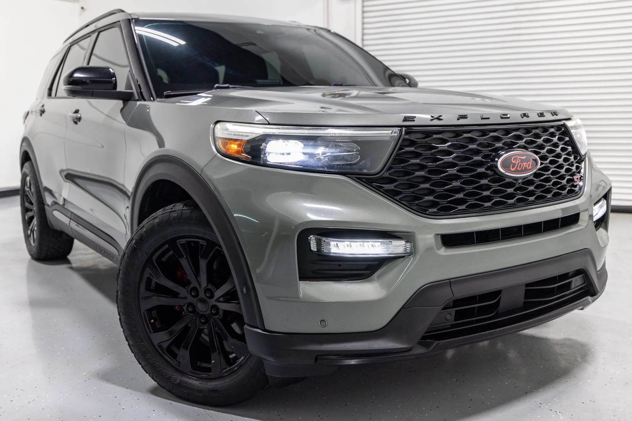 Used 2020 Ford Explorer ST w/ Premium Technology Package AWD/4WD image 3