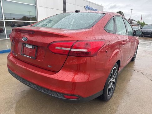 Used 2018 Ford Focus SE w/ SE Appearance Package FWD image 5
