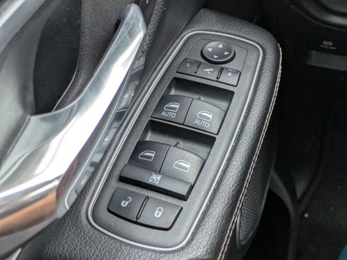 Used 2022 RAM 1500 Laramie AWD/4WD image 19