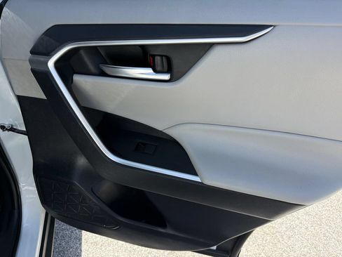 Used 2019 Toyota RAV4 XLE FWD image 20