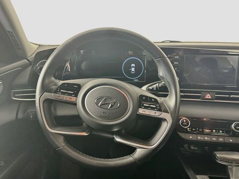 Used 2022 Hyundai Elantra SEL w/ Convenience + Premium Package FWD image 18