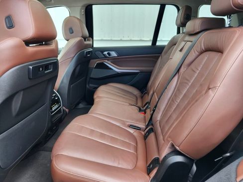 Used 2021 BMW X7 xDrive40i w/ Premium Package AWD/4WD image 14