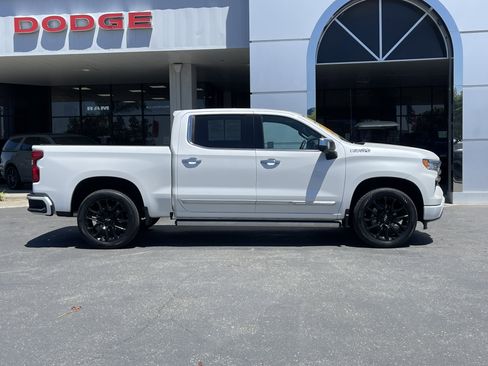 Used 2023 Chevrolet Silverado 1500 High Country w/ High Country Premium Package AWD/4WD image 4