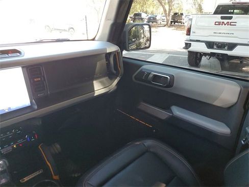Used 2022 Ford Bronco Badlands image 11