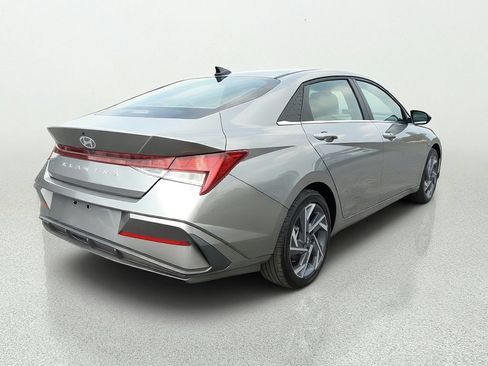 Used 2025 Hyundai Elantra SEL FWD image 7