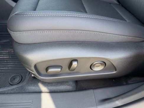 New 2026 Chevrolet Equinox LT w/ Convenience Package II image 11