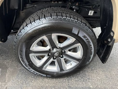 Used 2017 Toyota Tacoma Limited w/ Tow Package AWD/4WD image 22