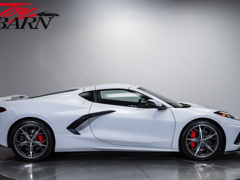 Used 2022 Chevrolet Corvette Stingray Preferred Cpe w/ Z51 Performance Package RWD image 14