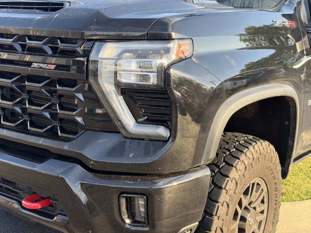 Used 2024 Chevrolet Silverado 2500 ZR2 w/ Technology Package AWD/4WD image 7