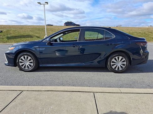 Certified 2021 Toyota Camry LE image 6