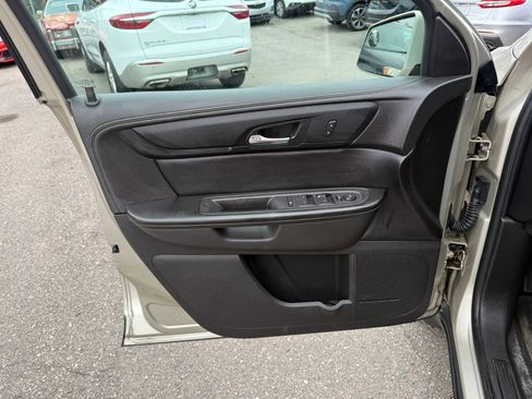 Used 2014 Chevrolet Traverse LT w/ All-Star Edition FWD image 17