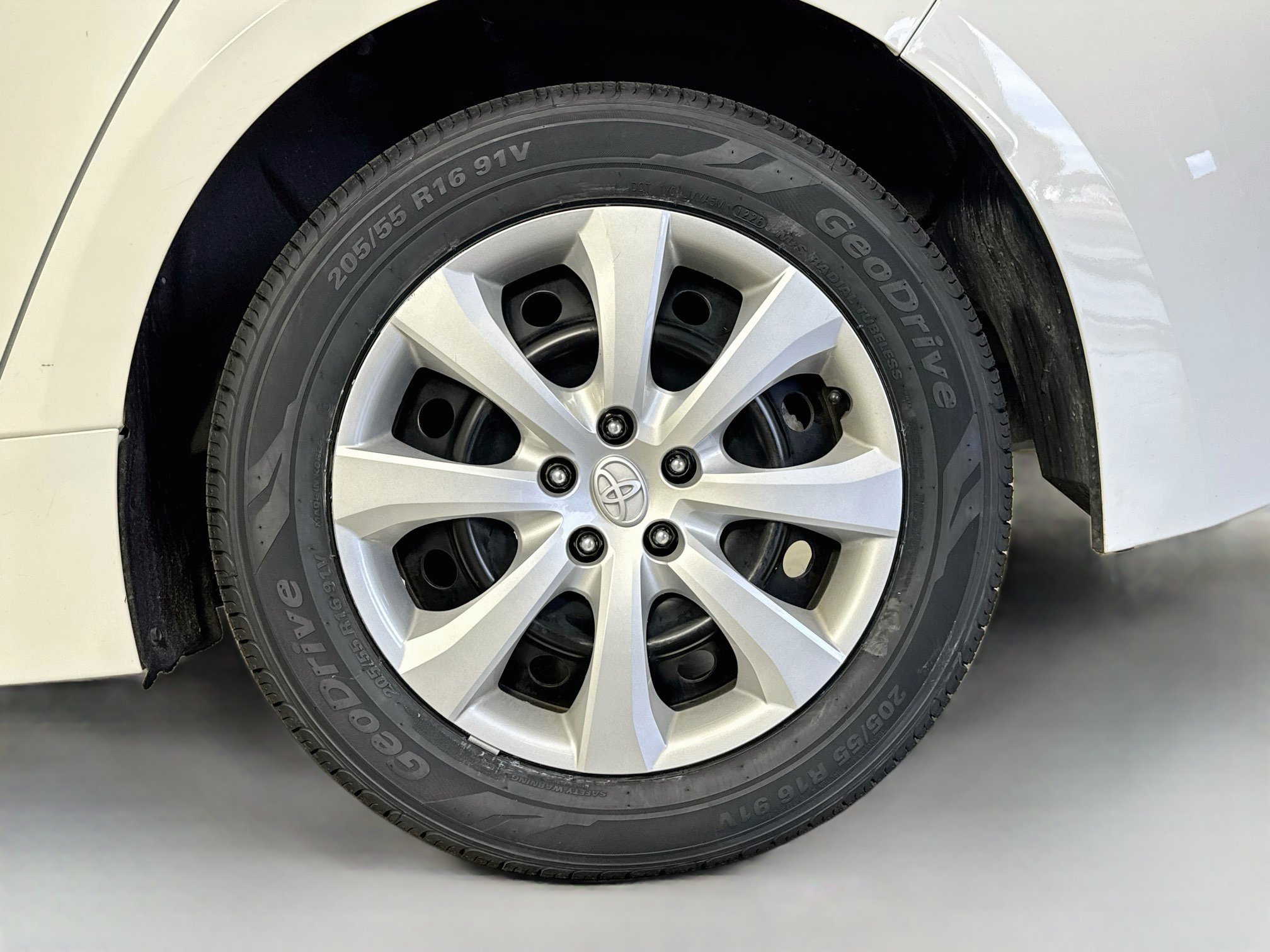 Certified 2025 Toyota Corolla LE FWD image 30