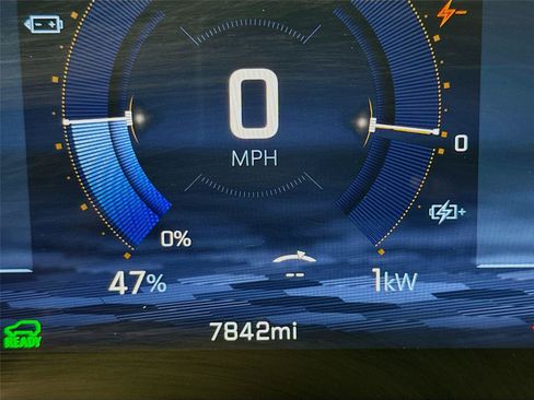 Used 2025 Chevrolet Equinox EV RS AWD/4WD image 2