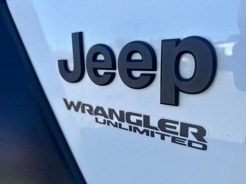 Used 2022 Jeep Wrangler Unlimited Sport image 36
