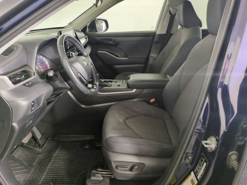 Used 2020 Toyota Highlander LE FWD image 11