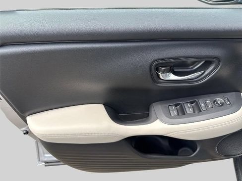 Used 2023 Honda HR-V LX image 17
