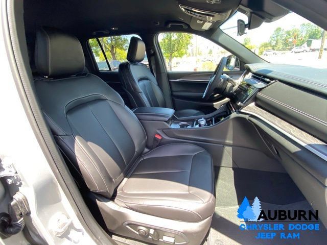 Used 2026 Jeep Grand Cherokee Limited AWD/4WD image 16