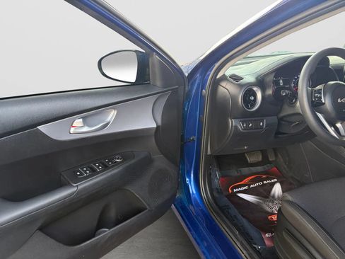 Used 2023 Kia Forte LXS w/ LXS Technology Package FWD image 11