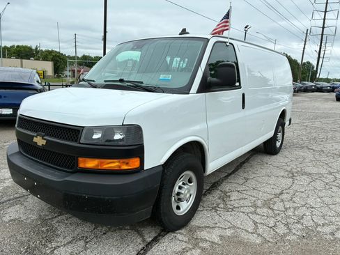 Used 2022 Chevrolet Express 2500 w/ Driver Convenience Package RWD image 2