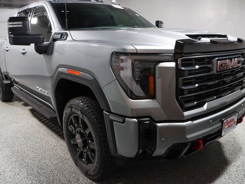 Used 2025 GMC Sierra 2500 AT4 w/ AT4 Premium Plus Package AWD/4WD image 5