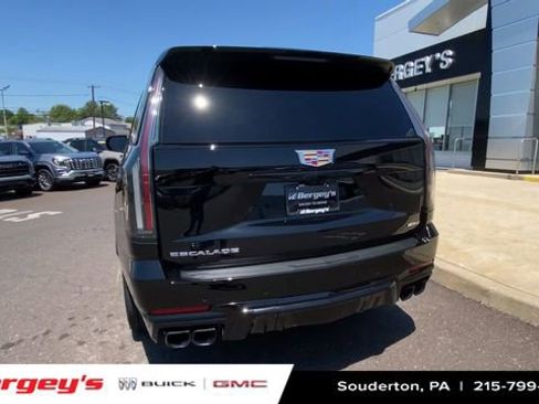 Used 2025 Cadillac Escalade V AWD/4WD image 9