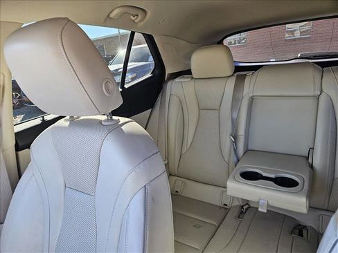 Used 2021 Buick Envision Essence w/ Technology Package I image 9