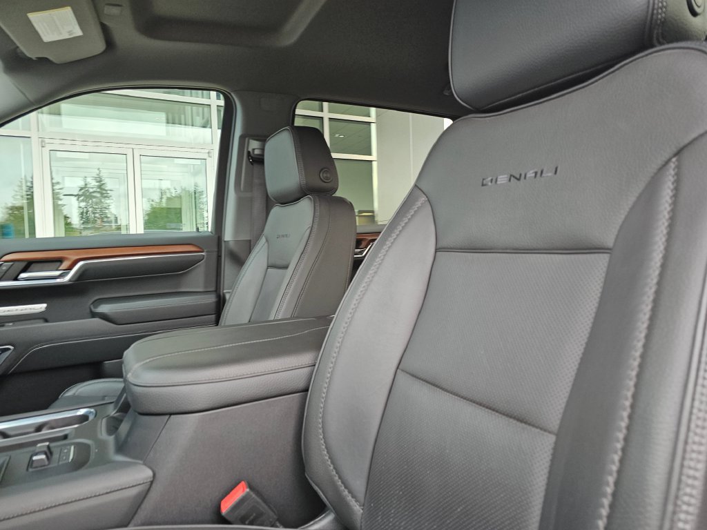 Used 2023 GMC Sierra 1500 Denali w/ Technology Package AWD/4WD image 27