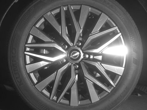 Used 2025 Nissan Altima 2.5 SV FWD image 12