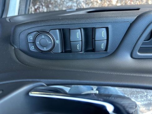 Used 2018 Chevrolet Equinox Premier image 20