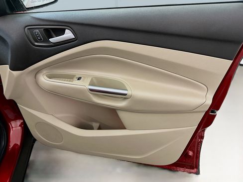 Used 2018 Ford Escape Titanium w/ Ford Safe & Smart Package image 34