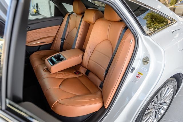Used 2019 Toyota Avalon Limited FWD image 18