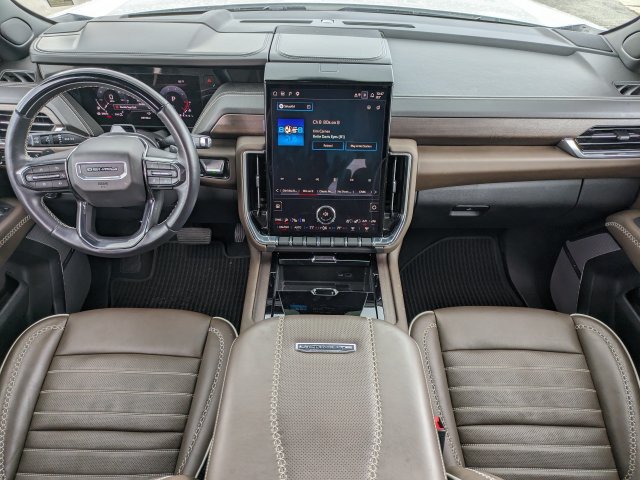 Used 2025 GMC Yukon Denali Ultimate AWD/4WD image 17