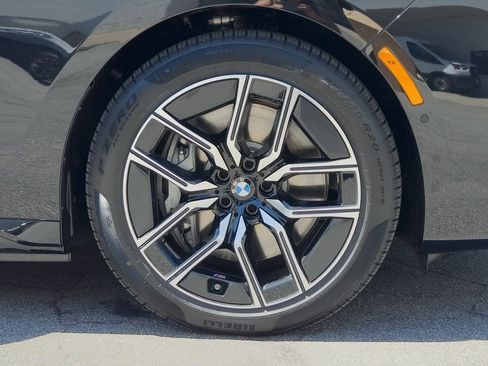 New 2025 BMW 750e xDrive image 9