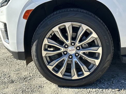 Used 2021 GMC Yukon Denali image 11