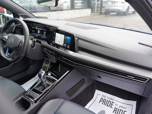 Used 2023 Volkswagen Golf R image 69