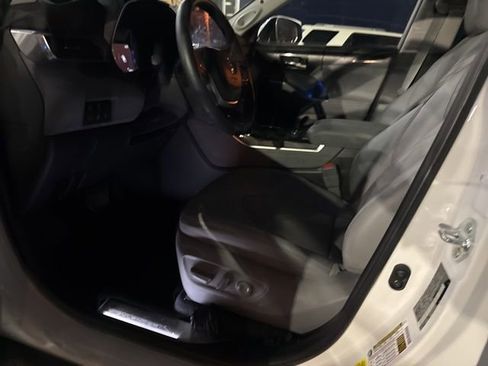 Used 2022 Toyota Highlander Platinum image 21