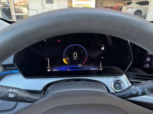 Used 2025 Chevrolet Trax LT FWD image 74