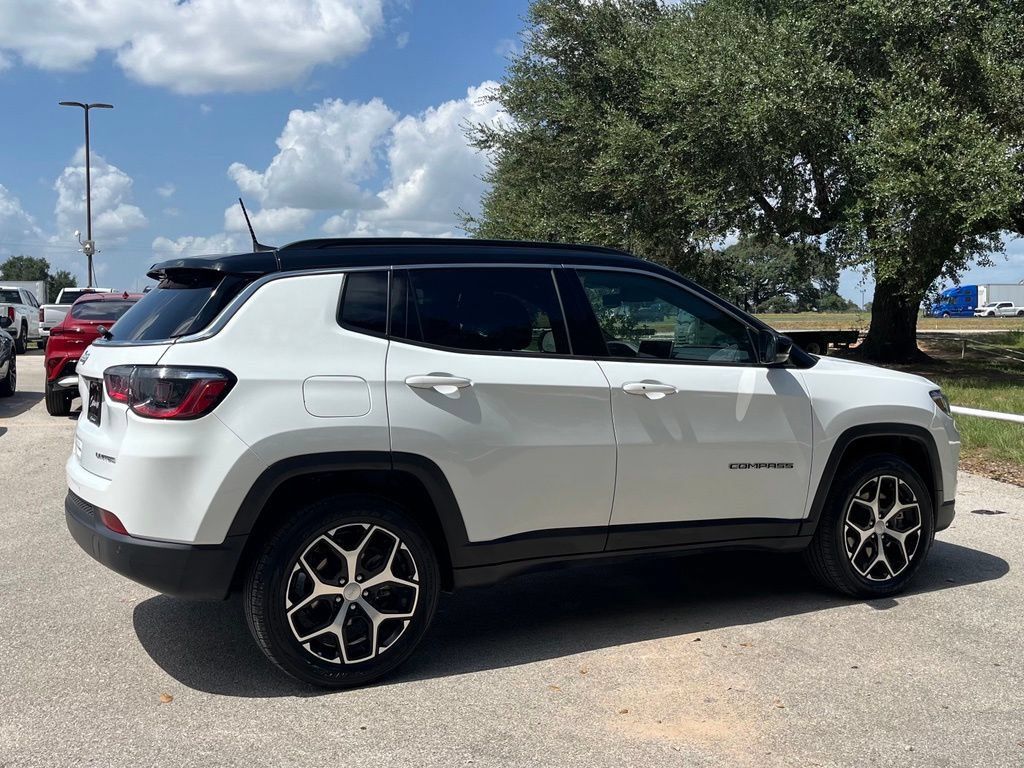 Used 2024 Jeep Compass Limited AWD/4WD image 5