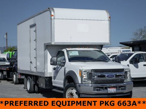 Used 2017 Ford F550 2WD Regular Cab Super Duty image 2
