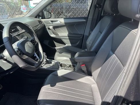 Used 2022 Volkswagen Tiguan SE R-Line image 7