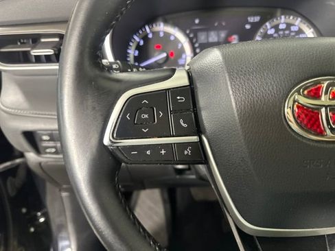 Used 2022 Toyota Highlander XLE image 15