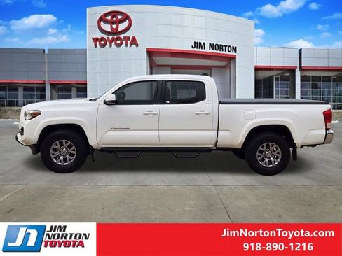 Used 2017 Toyota Tacoma SR5 w/ Tow Package image 5