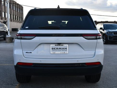 New 2025 Jeep Grand Cherokee Limited w/ Trailer Tow Package AWD/4WD image 5