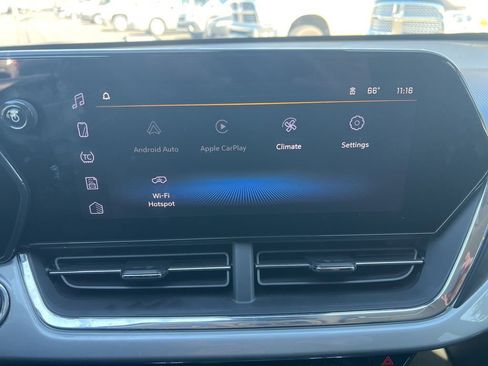 Used 2025 Chevrolet Trax LT image 9