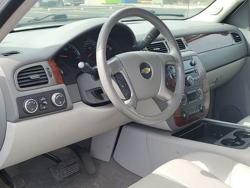 Used 2013 Chevrolet Avalanche LT image 10