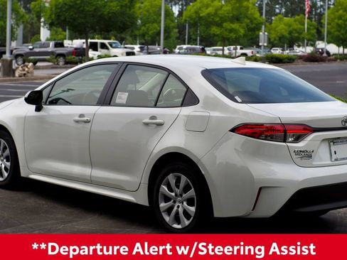 Used 2026 Toyota Corolla LE FWD image 5