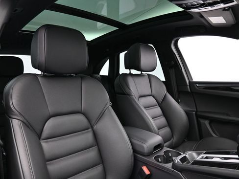 Certified 2026 Porsche Macan AWD/4WD image 19