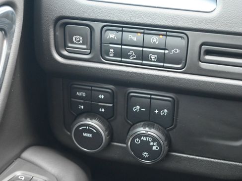 Used 2022 Chevrolet Tahoe Z71 w/ Luxury Package image 22