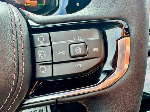 Used 2025 Jeep Wagoneer S Limited AWD/4WD image 23